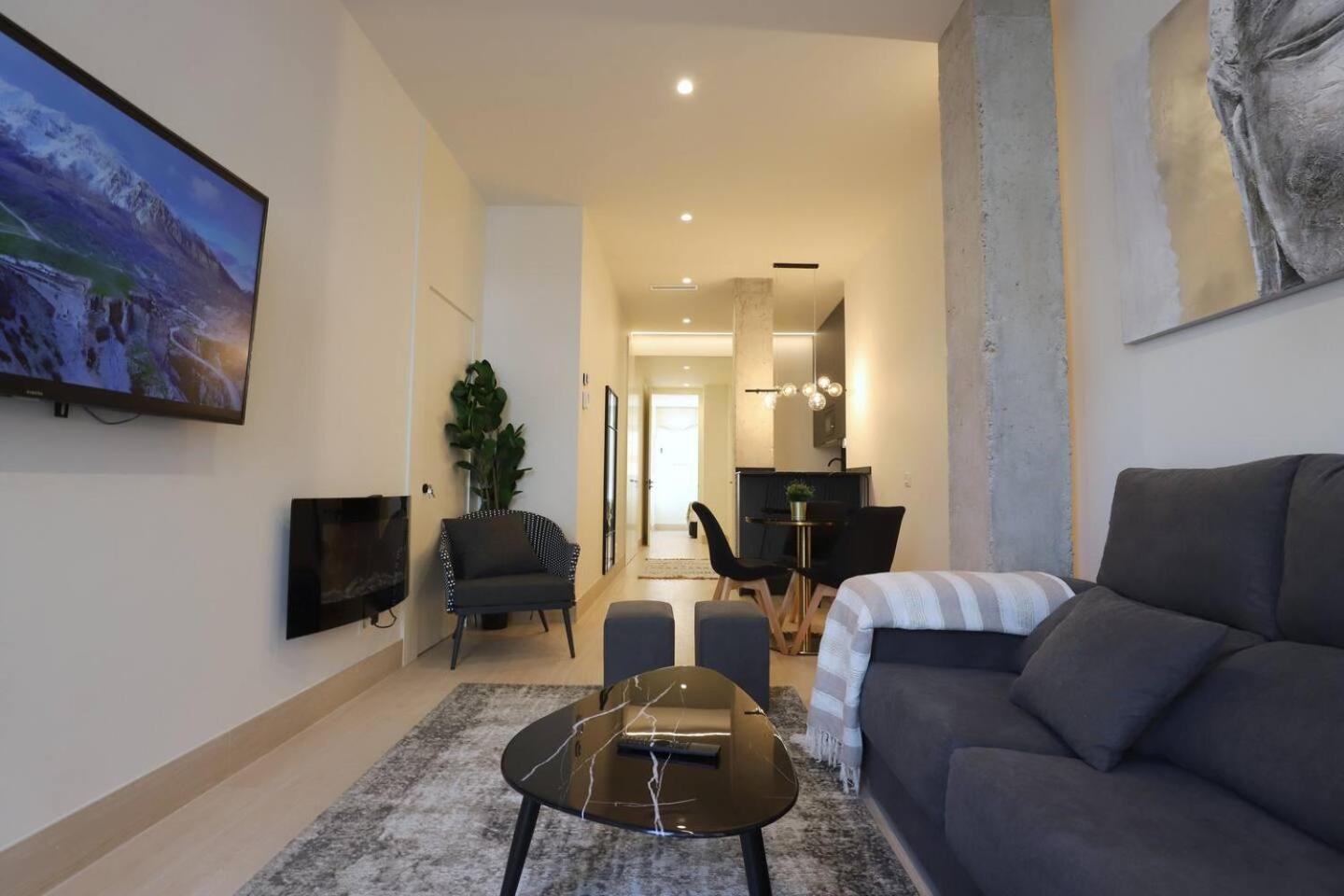 Apartamentos Orilla Del Bernabeu มาดริด ภายนอก รูปภาพ